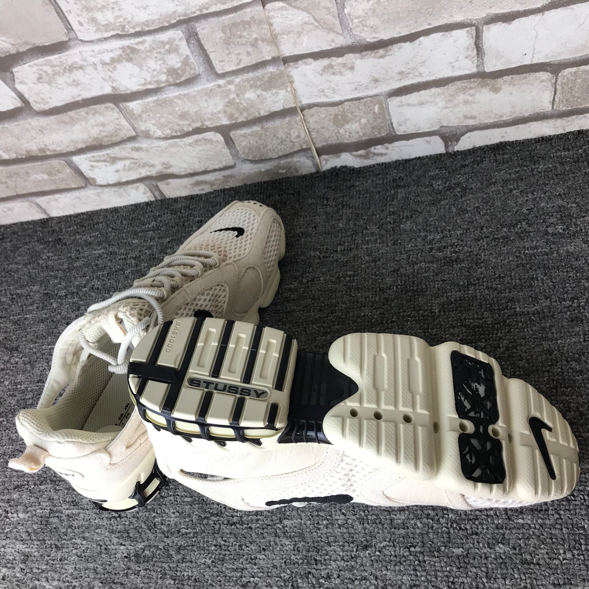 Zoom Spiridon Cage 2 Stussy Fossil