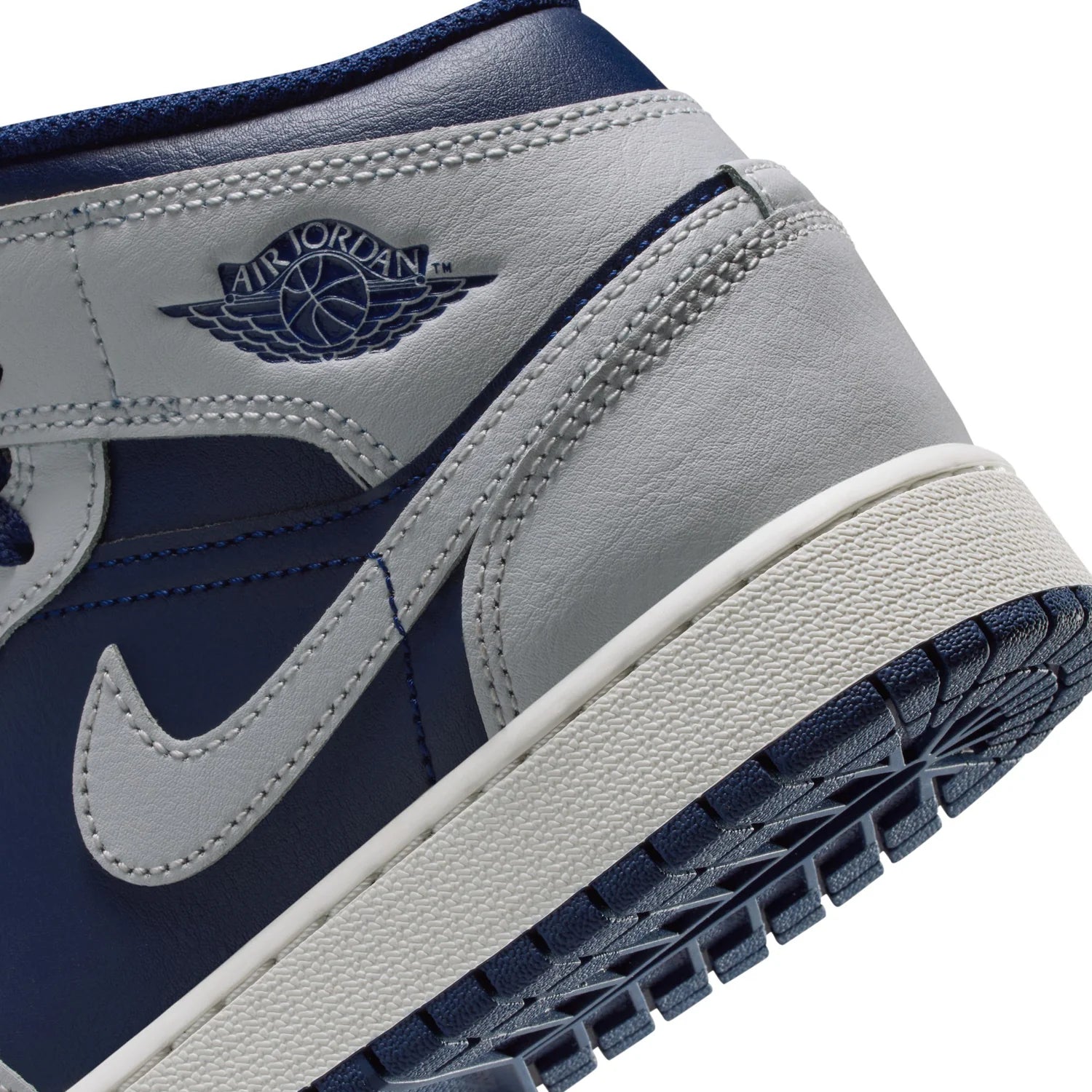AJ 1 Mid -Youth